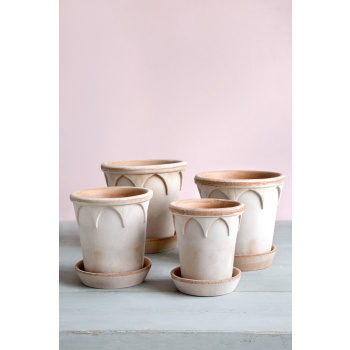 Kruka Elisabeth, The Queen, Terracotta Ljus, Bergs Potter Produktkategori: Krukor och Keramik. Köp hos Byggnadsvardskompaniet.se