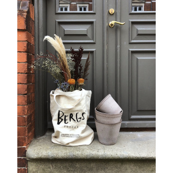 Tote Bag - Bergs Potter Produktkategori: Väskor. Köp hos Byggnadsvardskompaniet.se