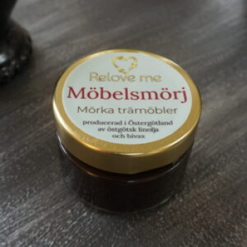 Möbelsmörj Mörka möbler Produktkategori: Olja & Vax. Köp hos Byggnadsvardskompaniet.se