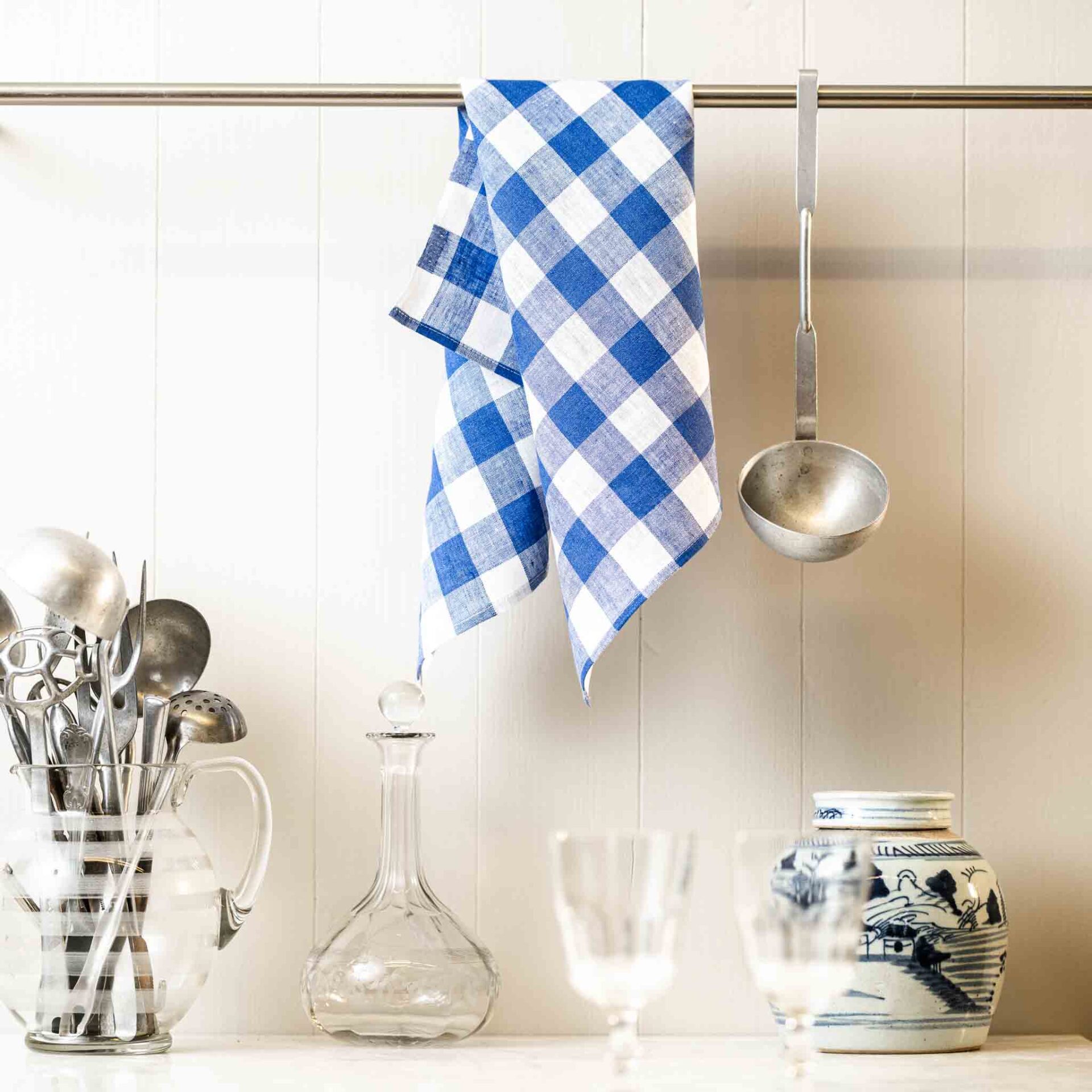 Handduk Gingham – Blå/Vit Produktkategori: Köksdetaljer. Köp hos Byggnadsvardskompaniet.se