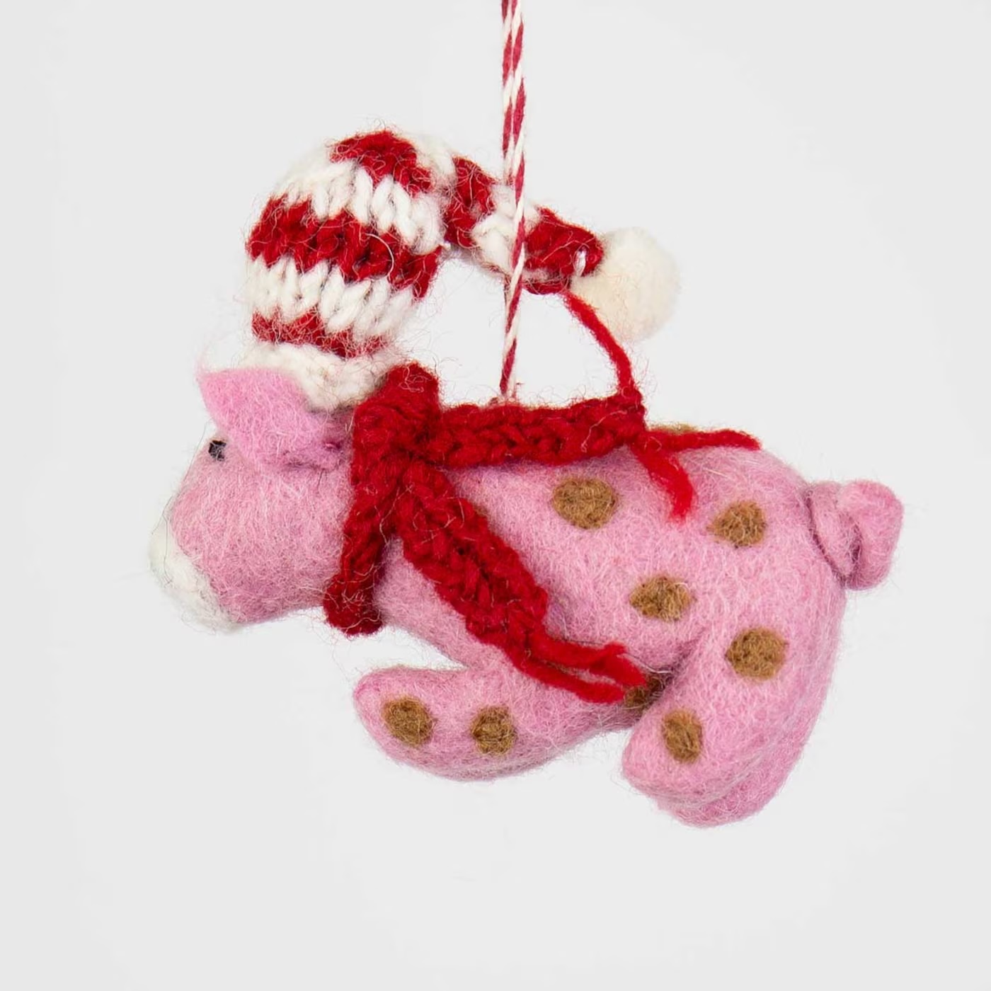 PIG WITH STRIPED CAP – Julhänge Produktkategori: Jul. Köp hos Byggnadsvardskompaniet.se