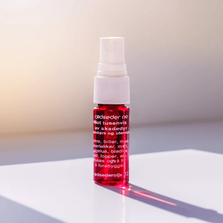 Rödcederolja 30 ml Spray Produktkategori: Övrigt Inredning. Köp hos Byggnadsvardskompaniet.se