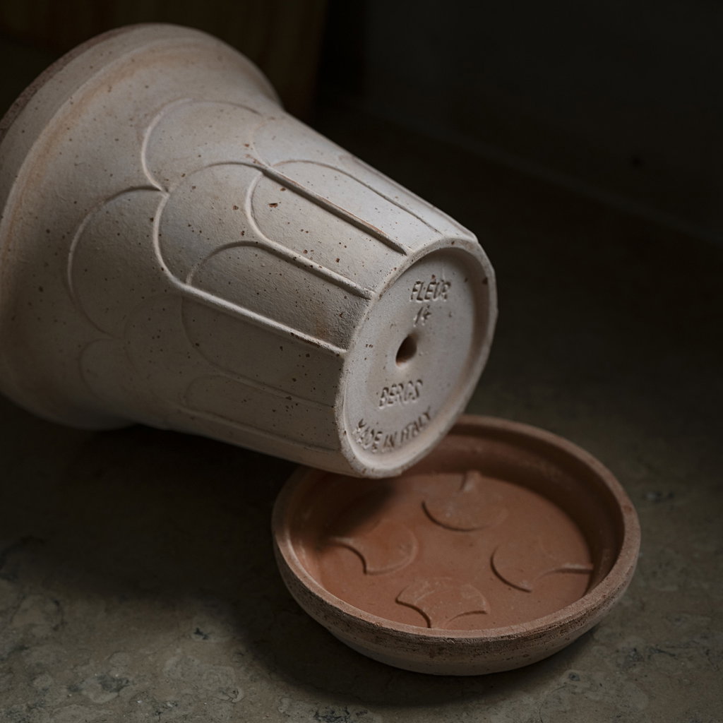 Fleur Terrakottakruka – Bergs Potter Produktkategori: Hemliv. Köp hos Byggnadsvardskompaniet.se